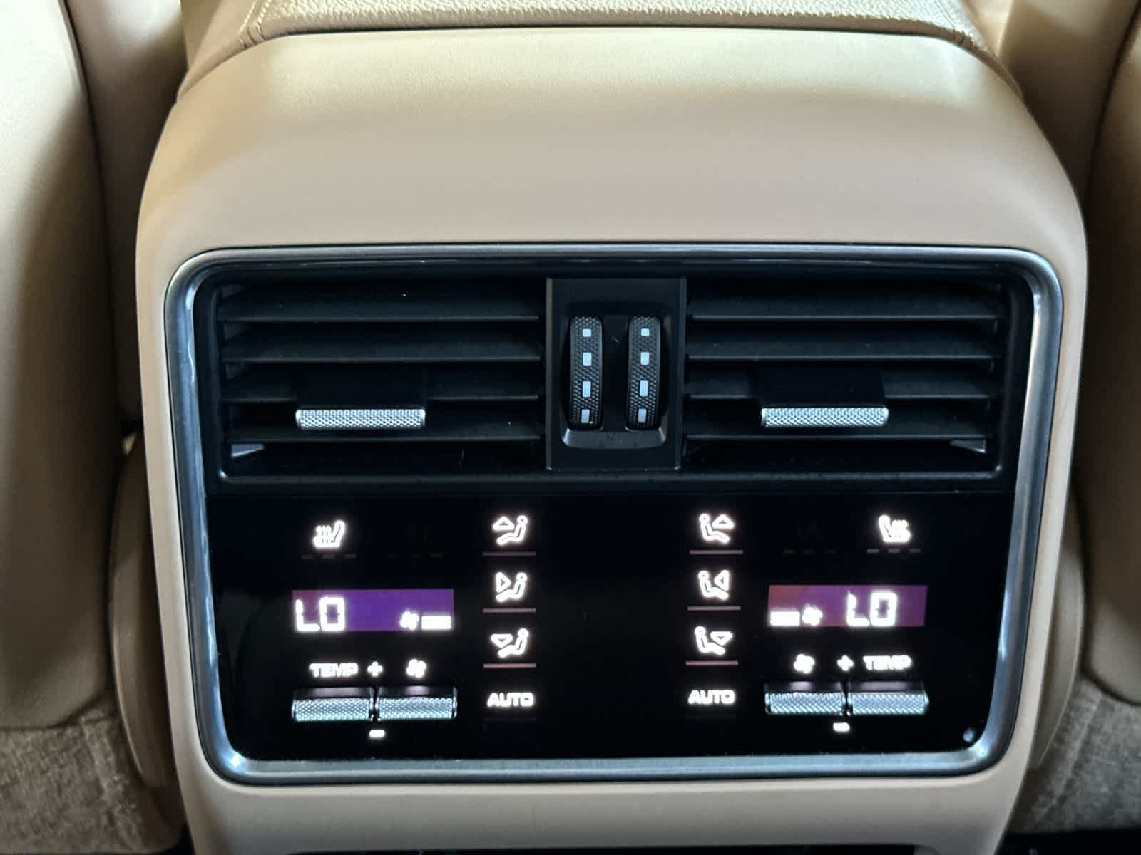 Certified 2023 Porsche Cayenne AWD/4WD image 14