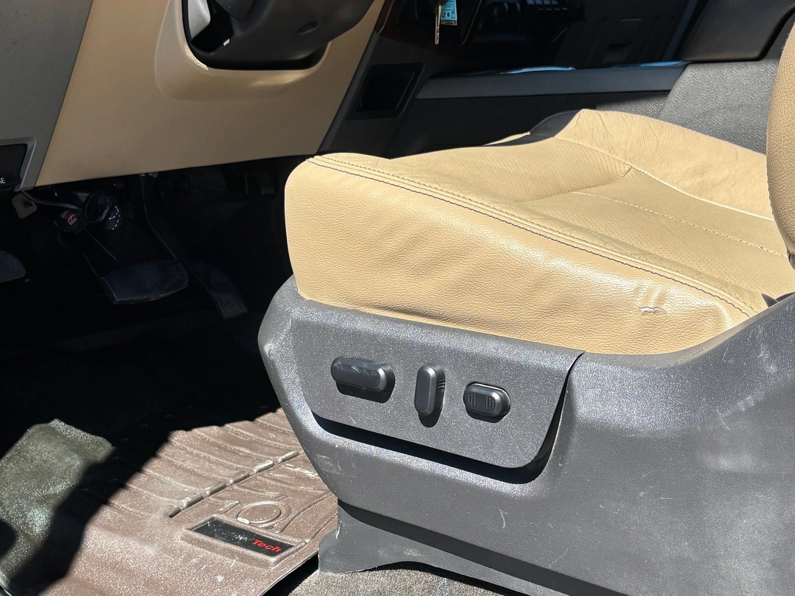 Used 2014 Ford F350 Lariat w/ FX4 Off-Road Package AWD/4WD image 14