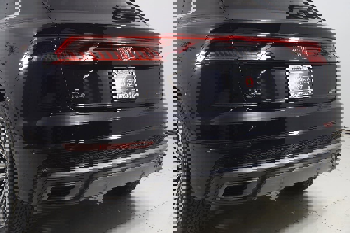 Used 2021 Audi Q8 Prestige w/ Prestige Package image 23