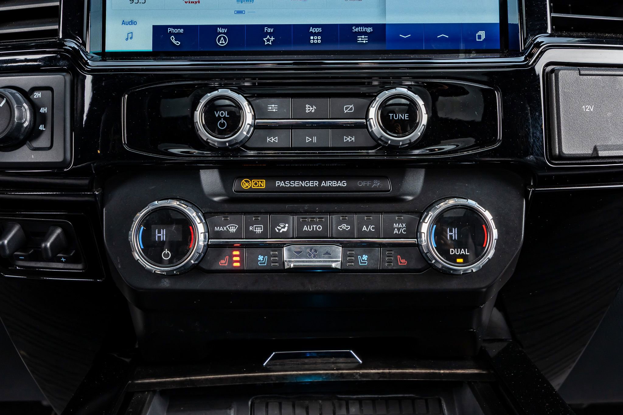 Used 2022 Ford F250 Lariat w/ Black Appearance Package image 26