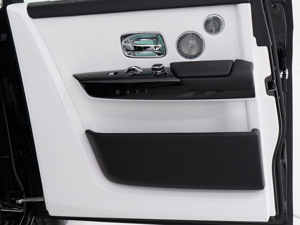 Certified 2026 Rolls-Royce Phantom Sedan w/ Leather Finishing Pack RWD image 23