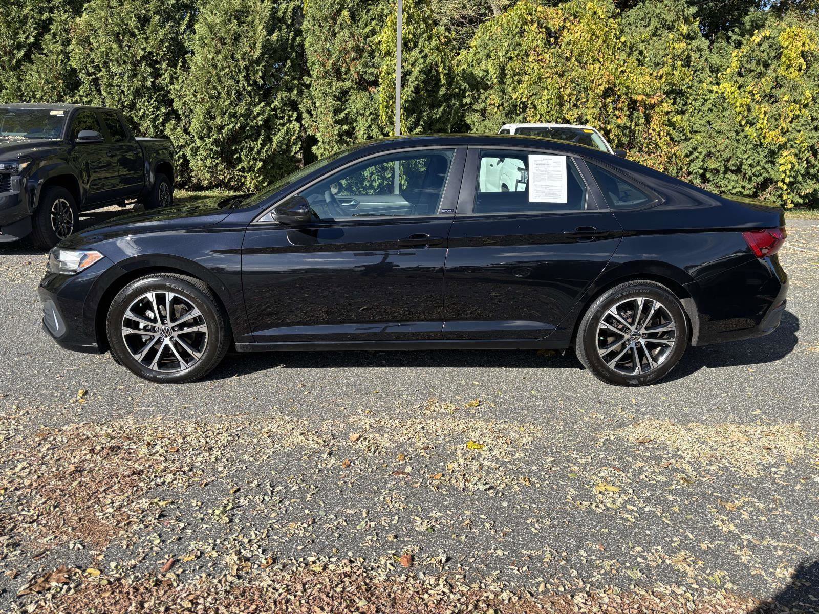 Used 2023 Volkswagen Jetta Sport image 8