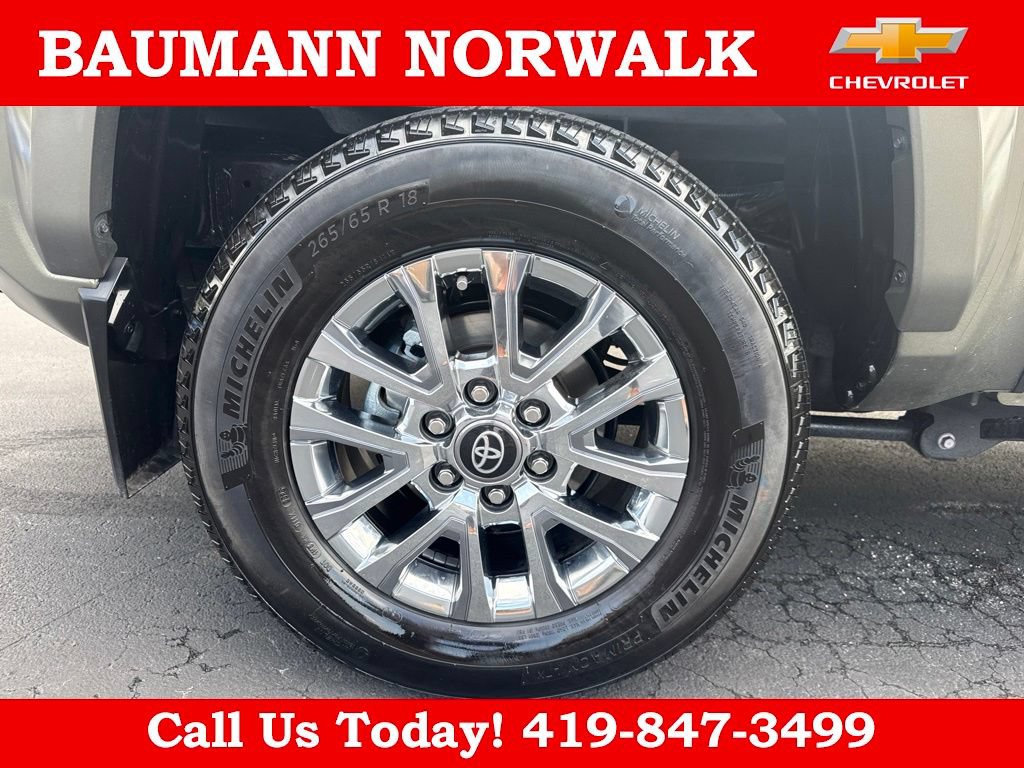 Used 2025 Toyota Tacoma Limited AWD/4WD image 12