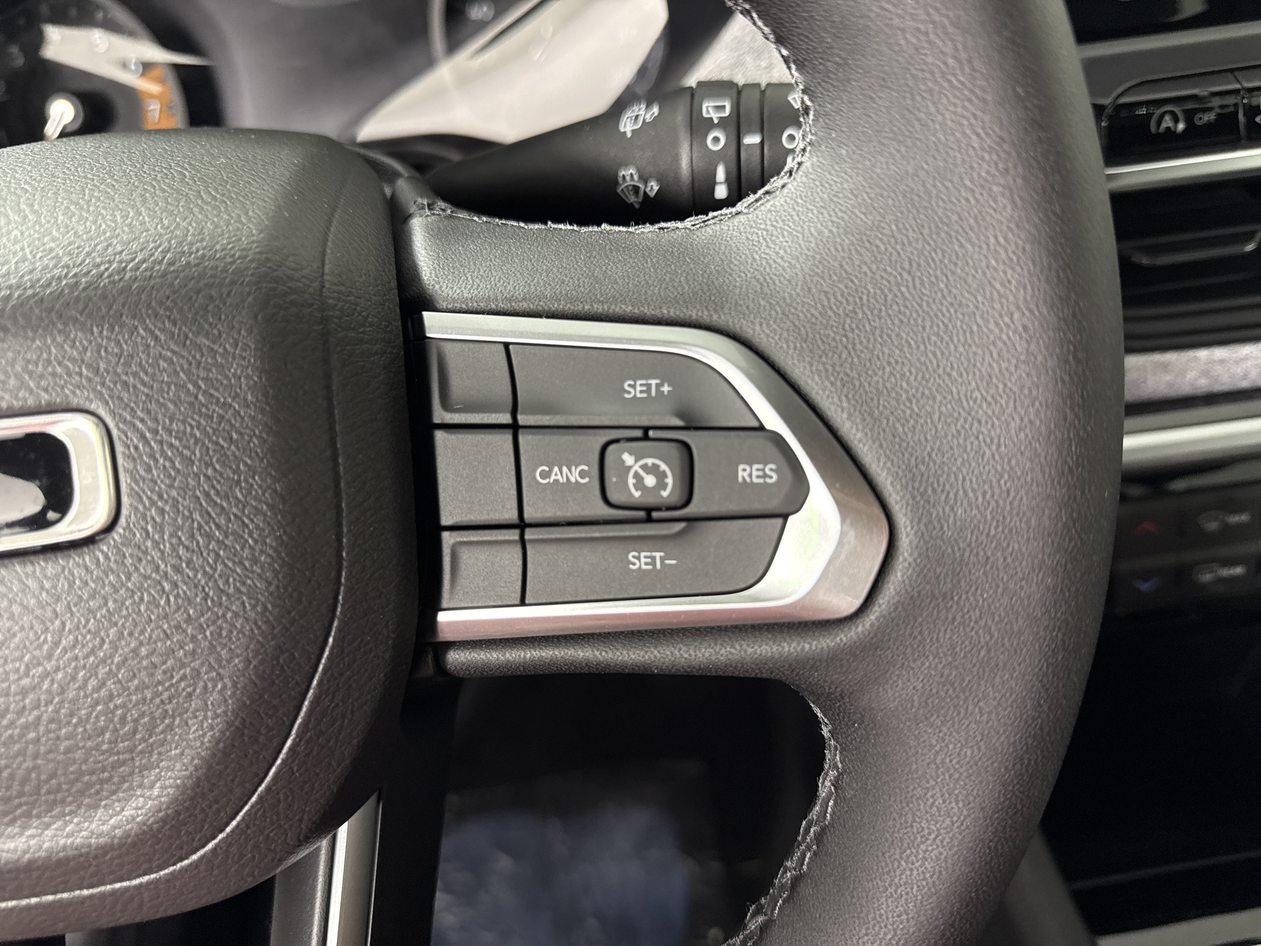 New 2026 Jeep Compass Latitude AWD/4WD image 18