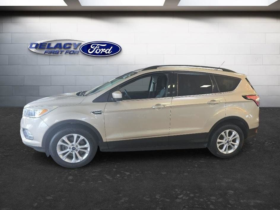 Used 2018 Ford Escape SE w/ Ford Safe & Smart Package AWD/4WD image 3