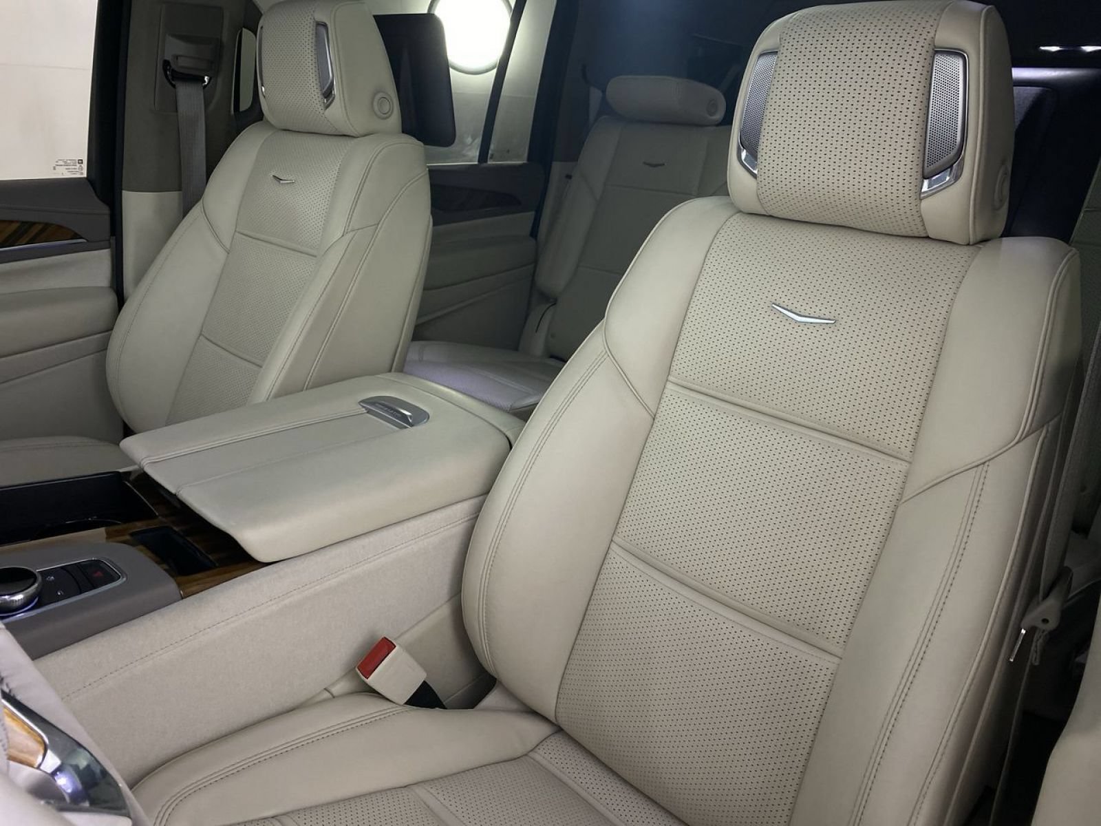 Certified 2024 Cadillac Escalade ESV Sport Platinum w/ LPO, ONYX Package AWD/4WD image 11