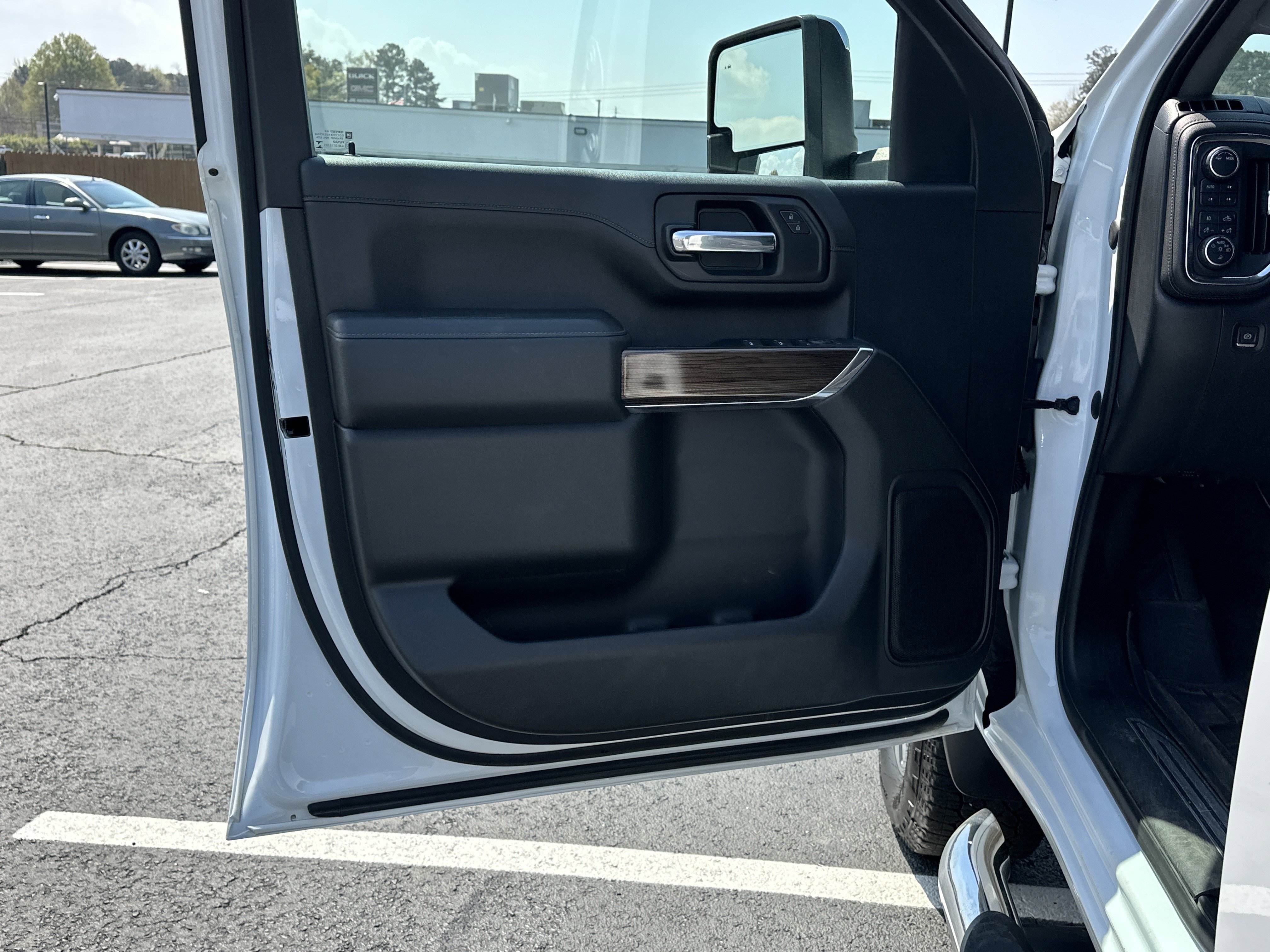 Used 2022 Chevrolet Silverado 2500 LT w/ Z71 Chrome Sport Edition image 10