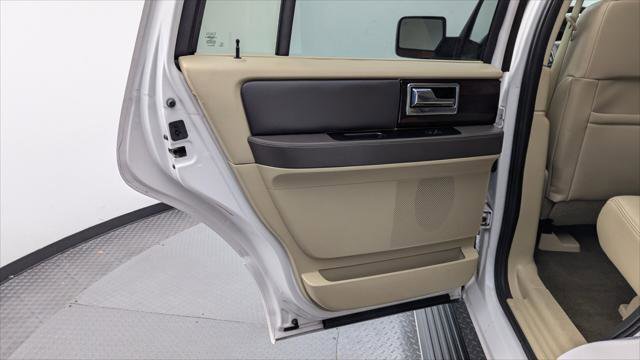 Used 2017 Lincoln Navigator Reserve image 14