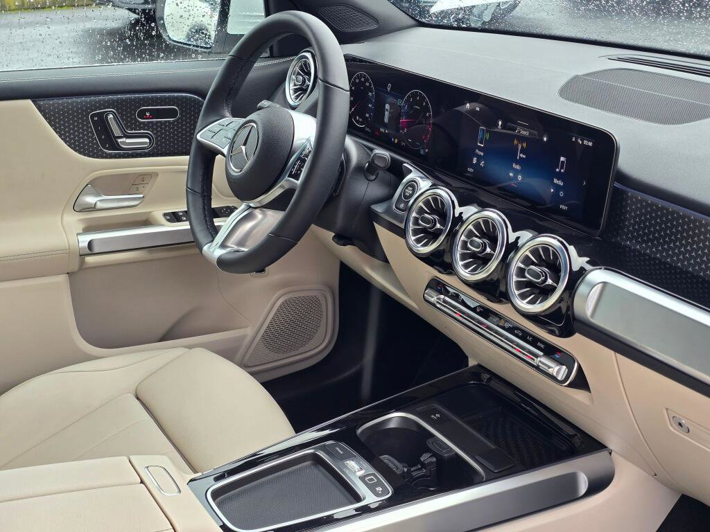 Used 2025 Mercedes-Benz GLB 250 4MATIC image 28
