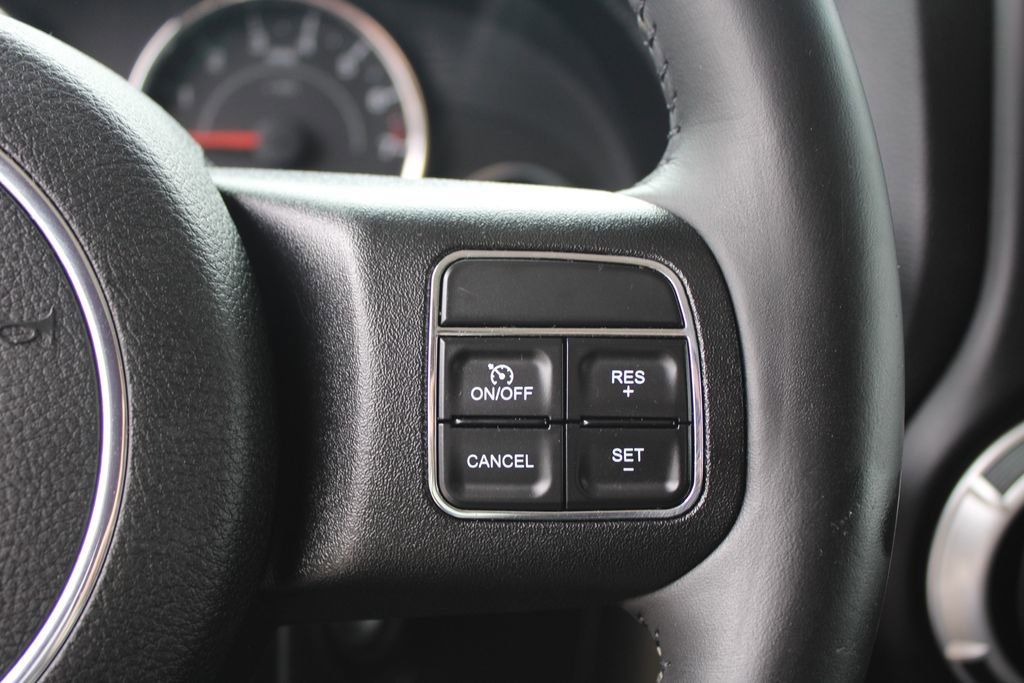 Used 2015 Jeep Wrangler Unlimited Rubicon w/ Connectivity Group AWD/4WD image 27