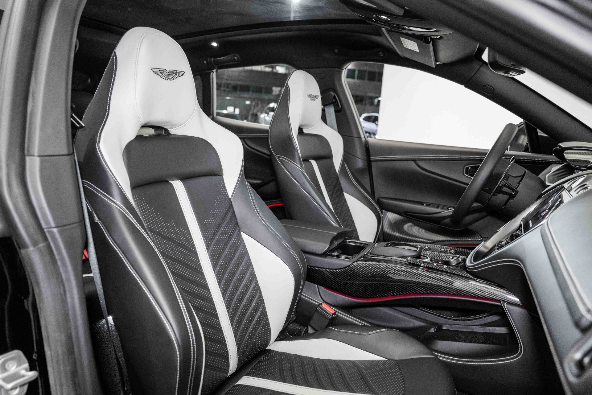 Used 2024 Aston Martin DBX 707 image 22