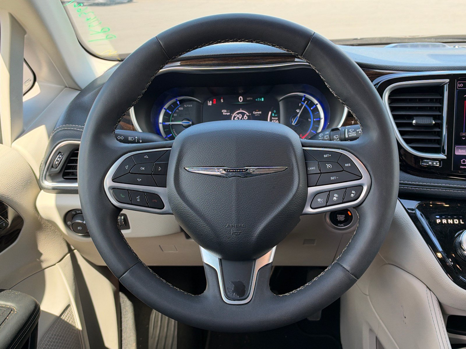 Used 2023 Chrysler Pacifica Limited FWD image 24
