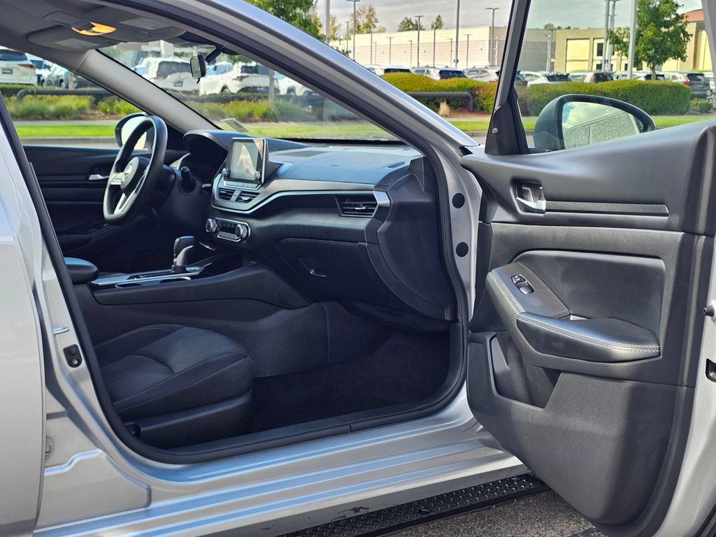 Used 2024 Nissan Altima 2.5 SV FWD image 13