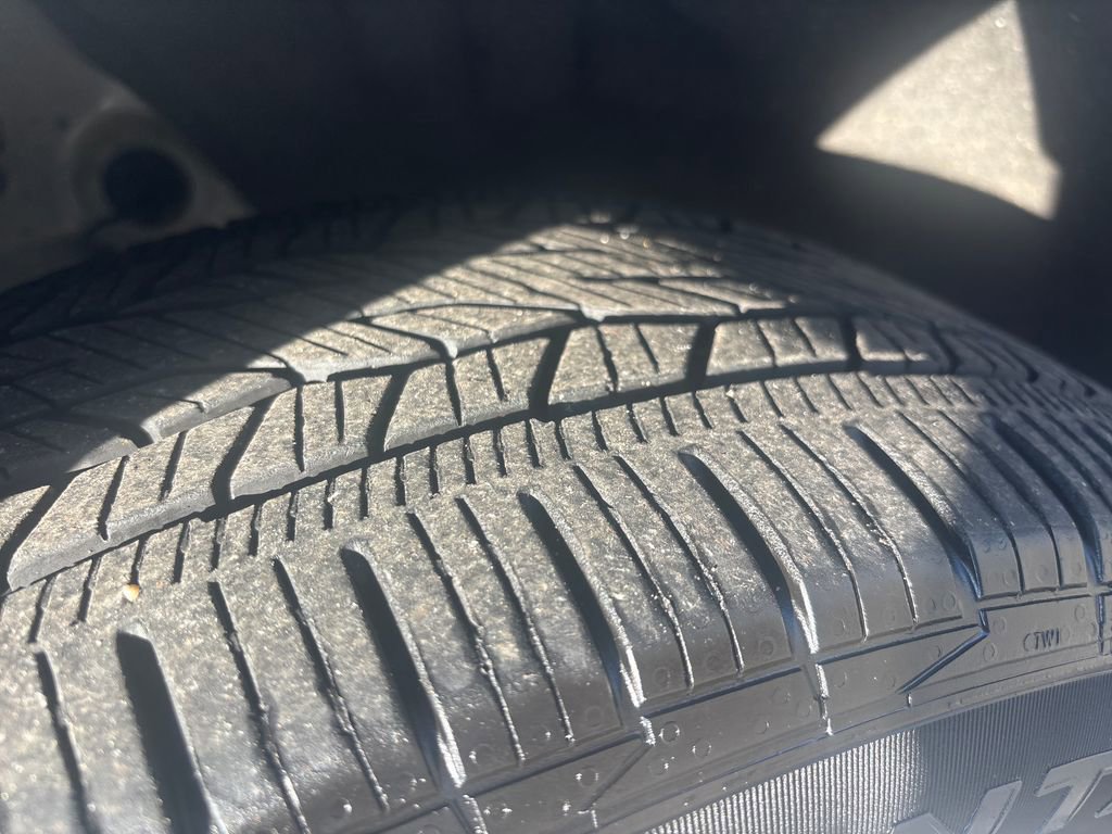 Used 2023 Buick Enclave Essence w/ Experience Buick Package image 32