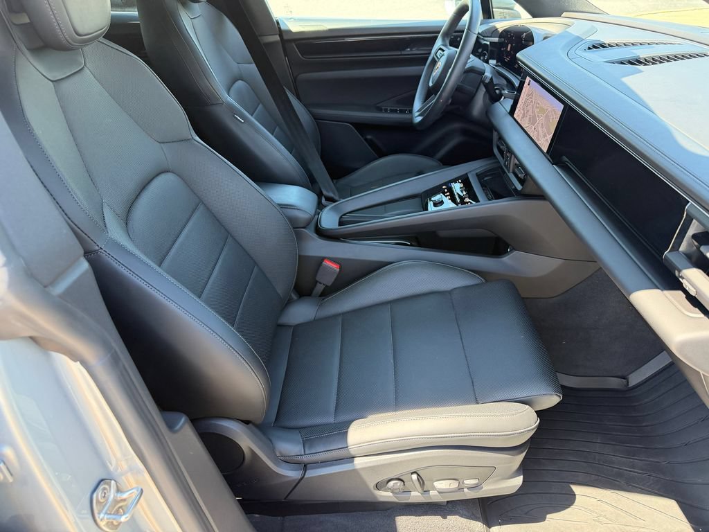 Used 2025 Porsche Macan 4 Electric AWD/4WD image 16