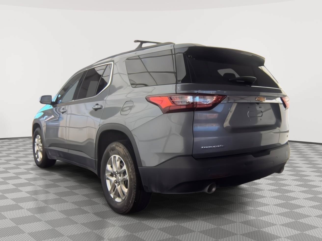 Used 2020 Chevrolet Traverse LT FWD image 12