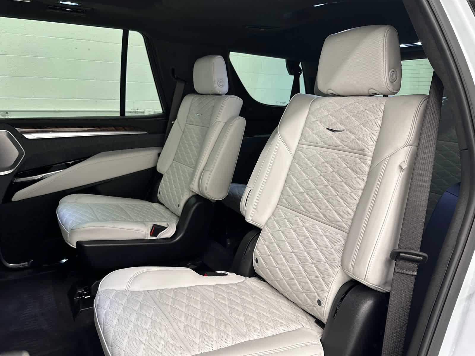 Used 2026 Cadillac Escalade Platinum Sport w/ LPO, ONYX Package AWD/4WD image 16