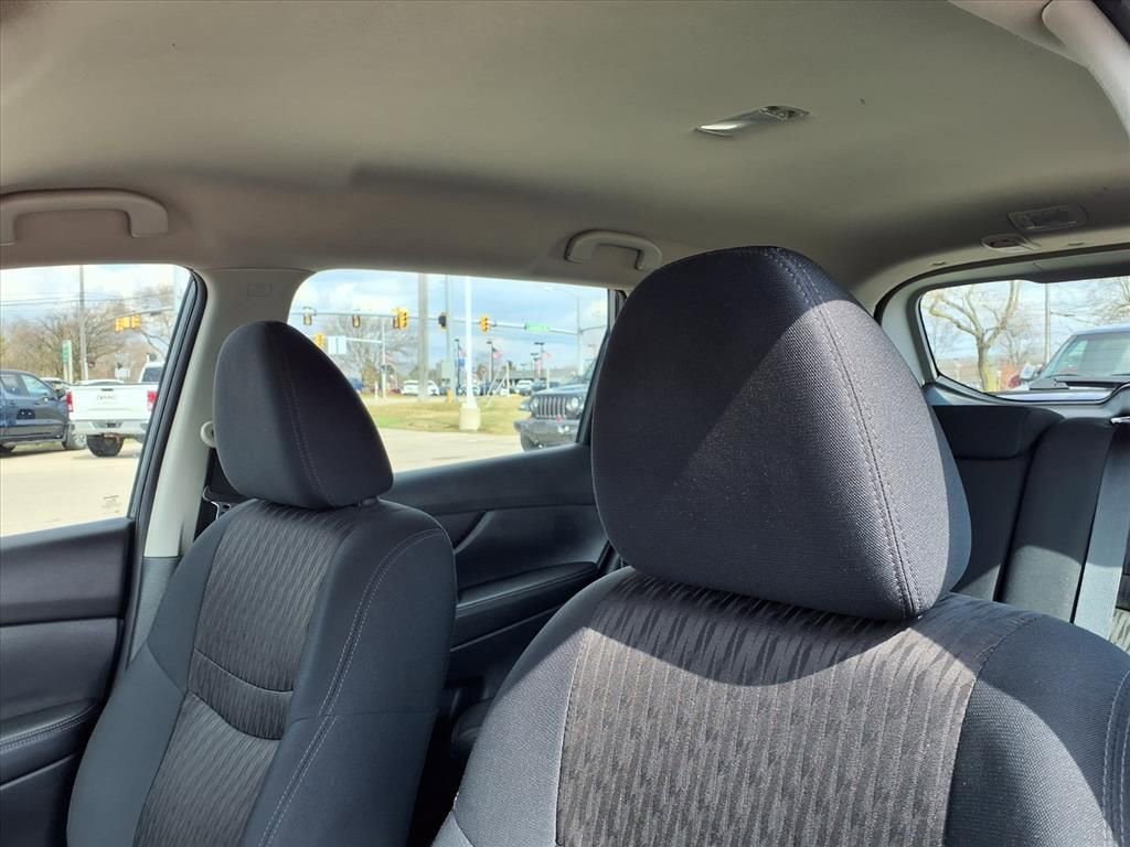 Used 2019 Nissan Rogue S image 18