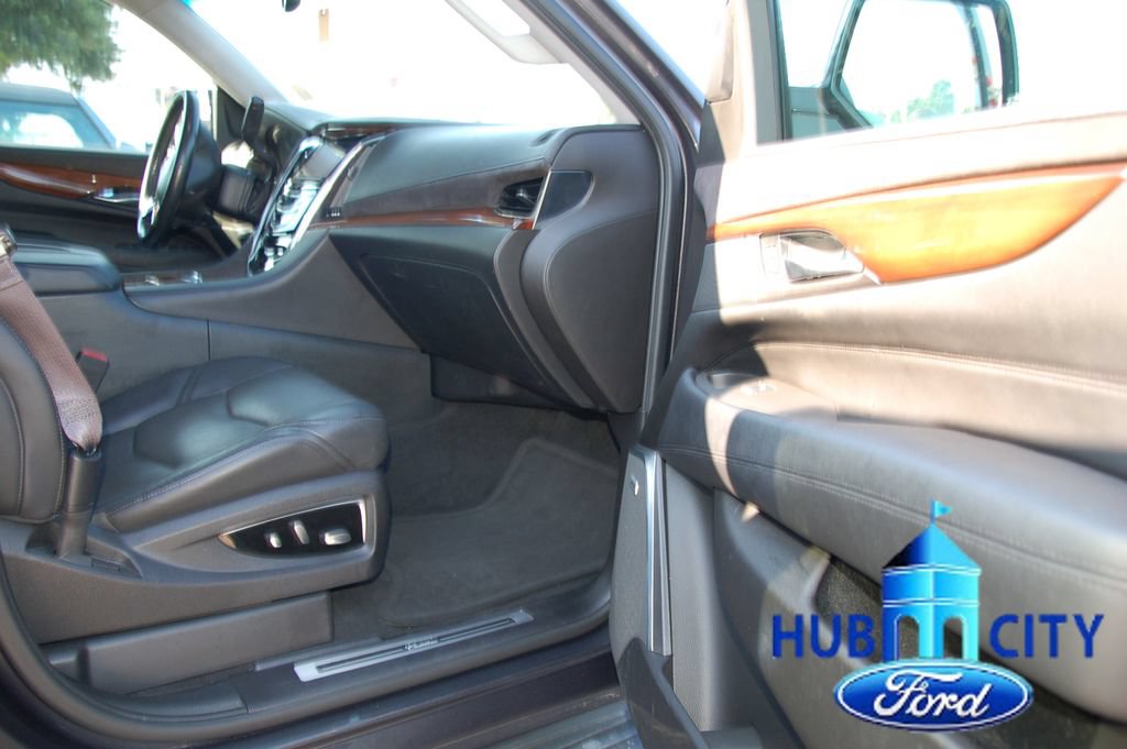 Used 2016 Cadillac Escalade Luxury AWD/4WD image 17