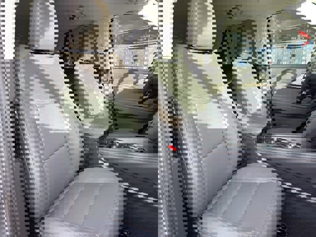 New 2026 Ford Explorer Active w/ Active Comfort Package image 33