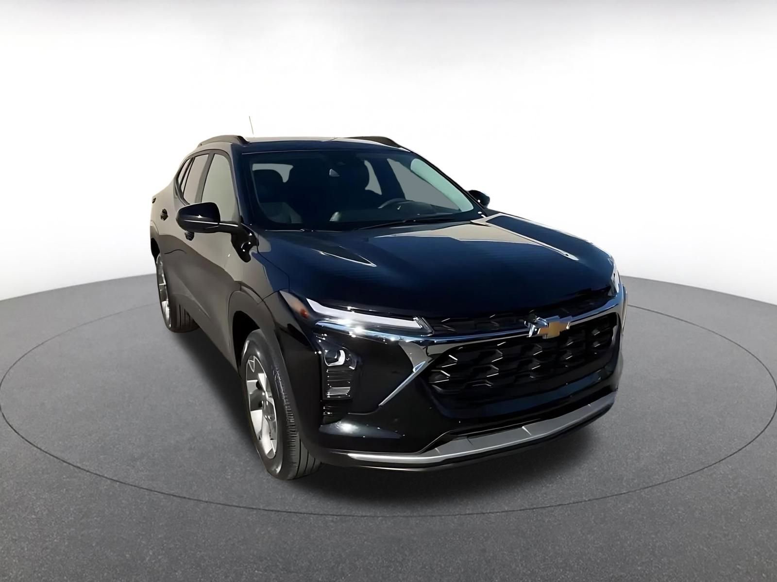 Used 2025 Chevrolet Trax LT image 3