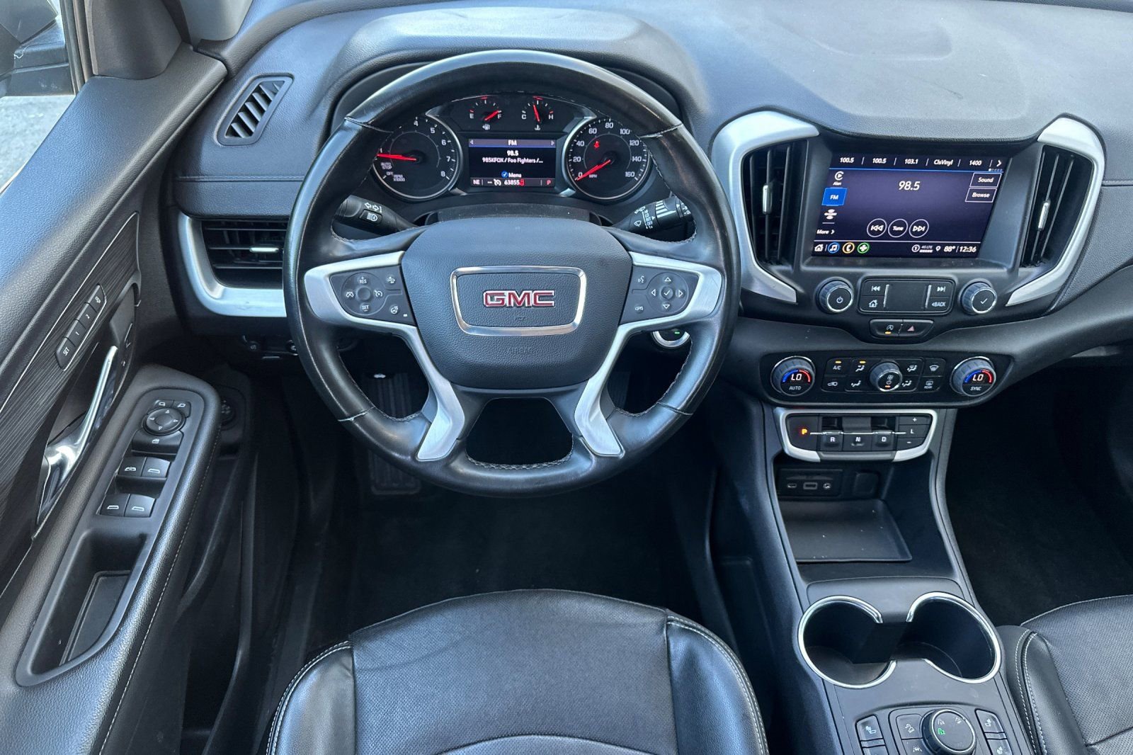 Used 2023 GMC Terrain SLT image 16