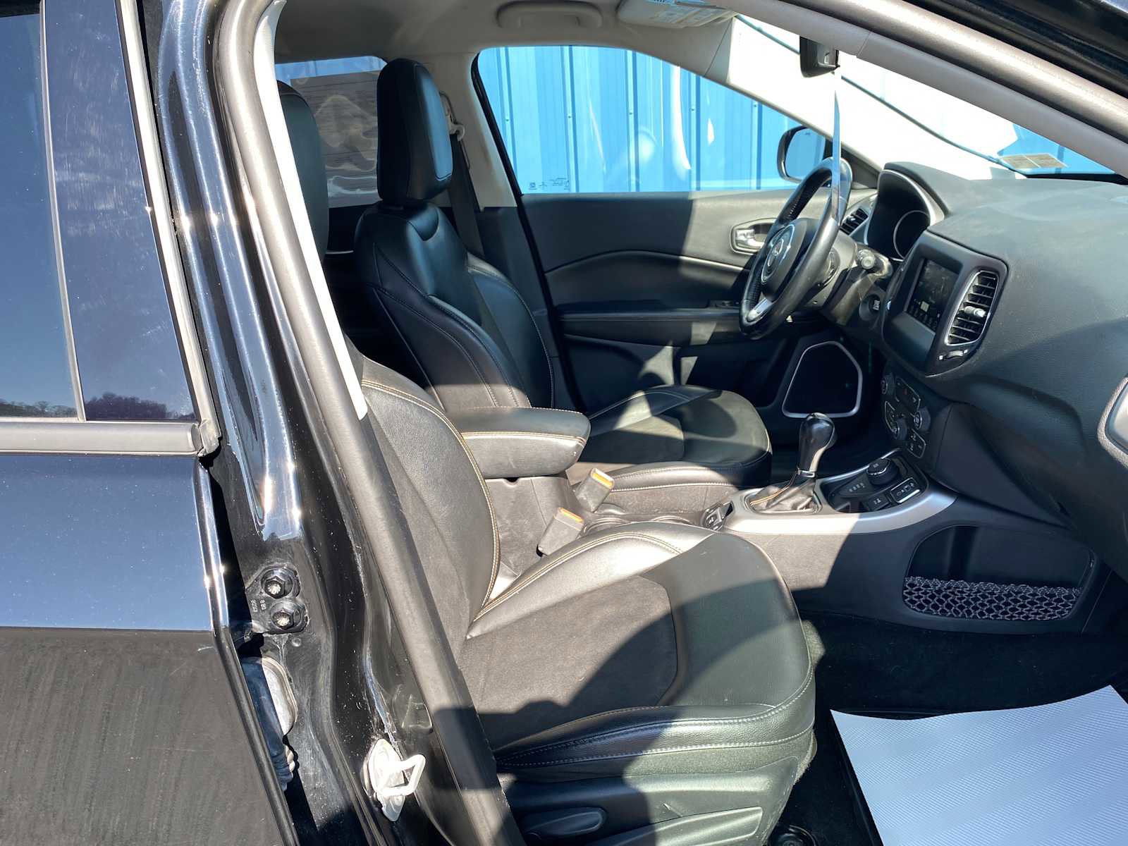 Used 2019 Jeep Compass Latitude w/ Popular Equipment Group AWD/4WD image 31