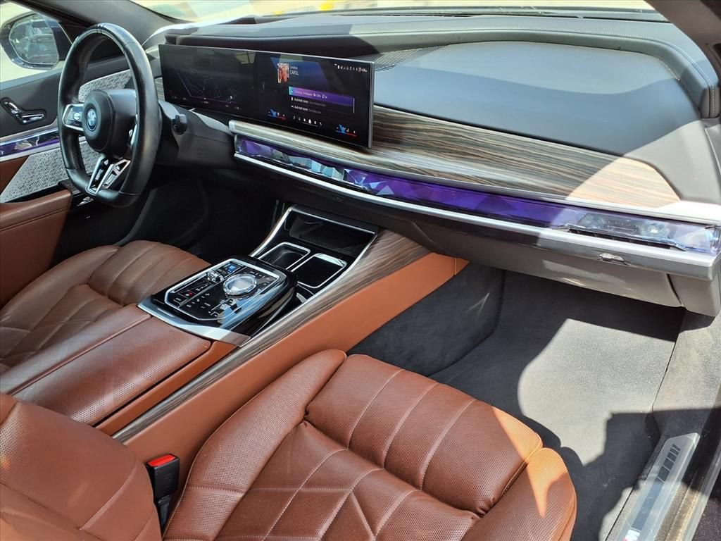 Used 2023 BMW i7 xDrive60 w/ Executive Package 2 AWD/4WD image 8