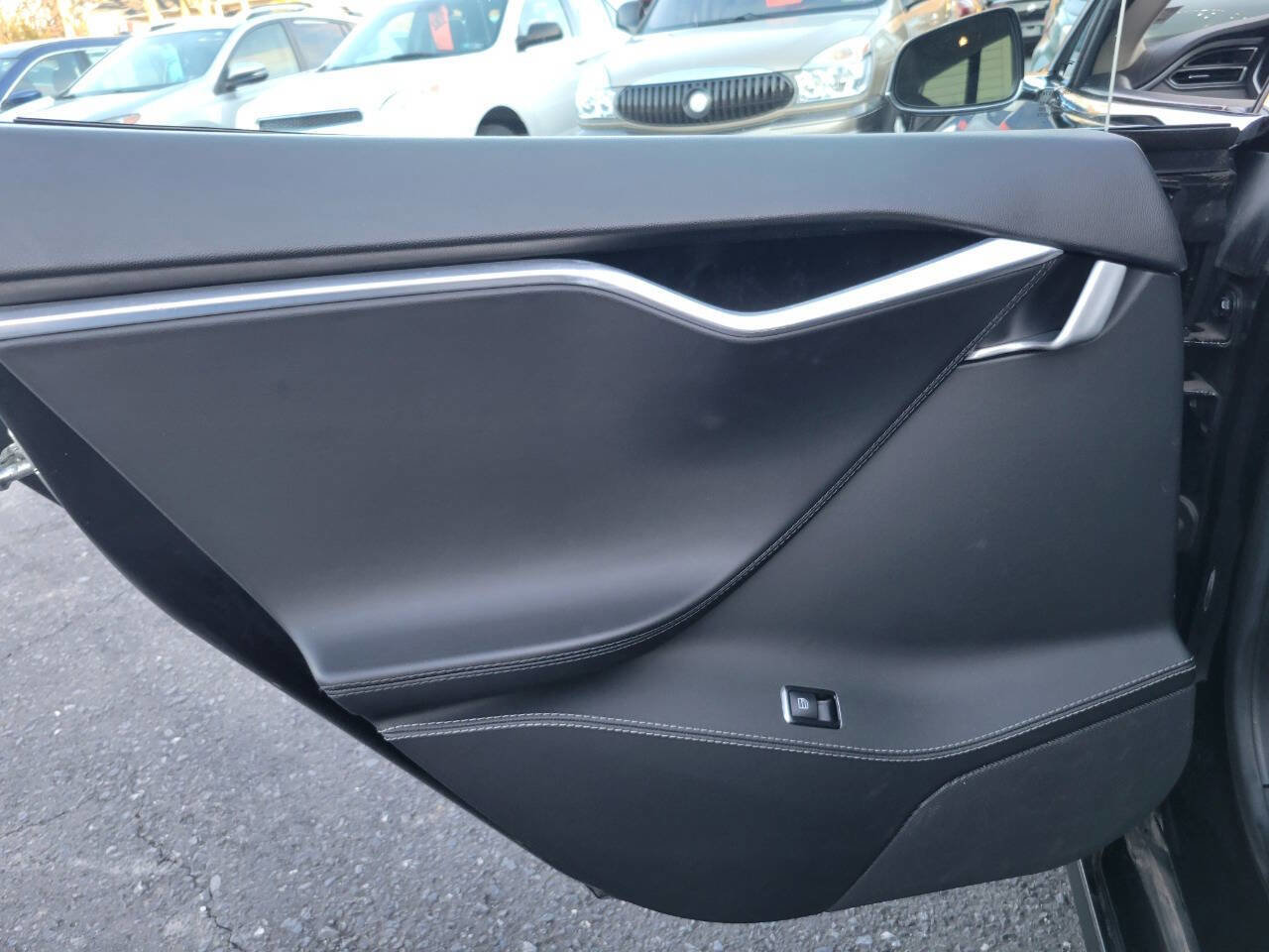 Used 2015 Tesla Model S 85D image 24