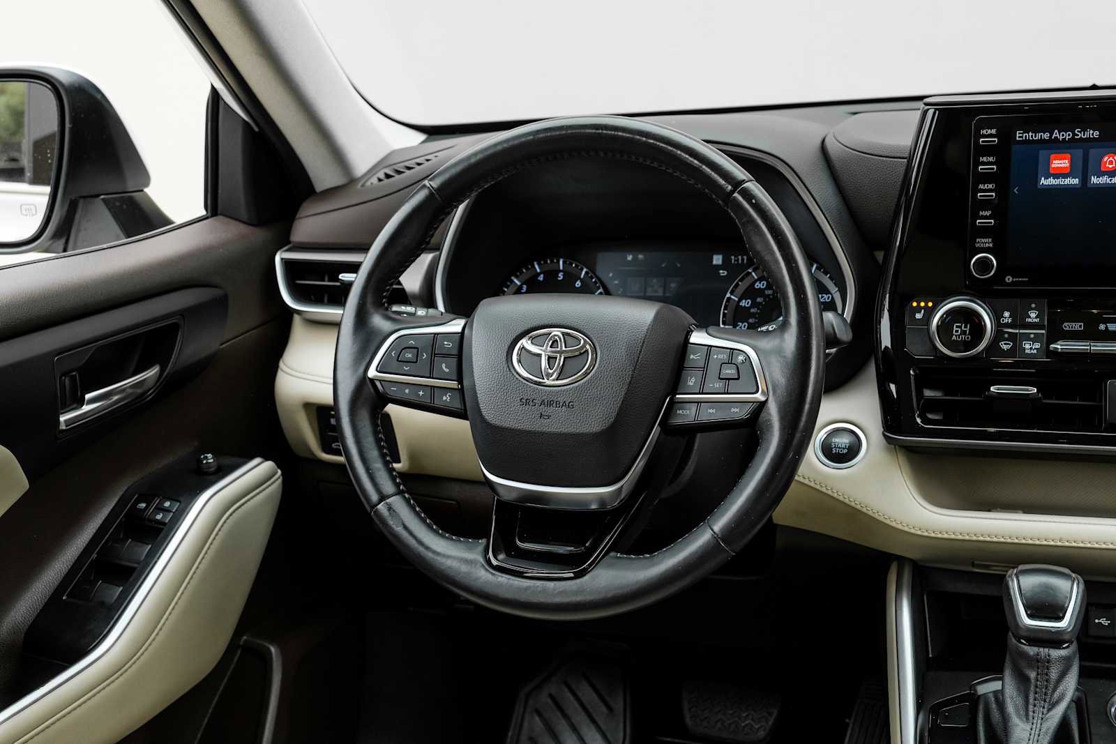Used 2021 Toyota Highlander XLE image 18