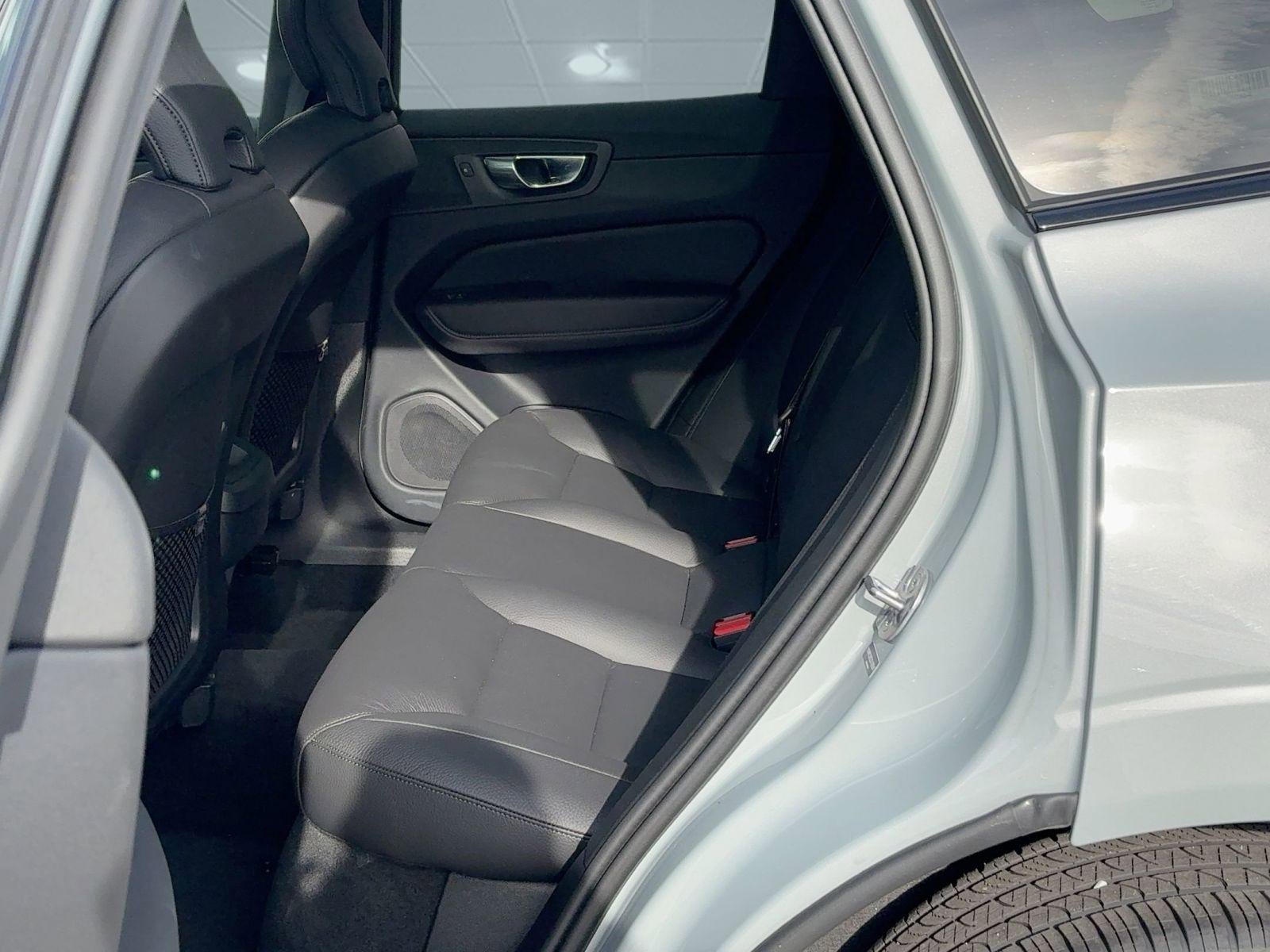 Certified 2025 Volvo XC60 B5 Plus image 15