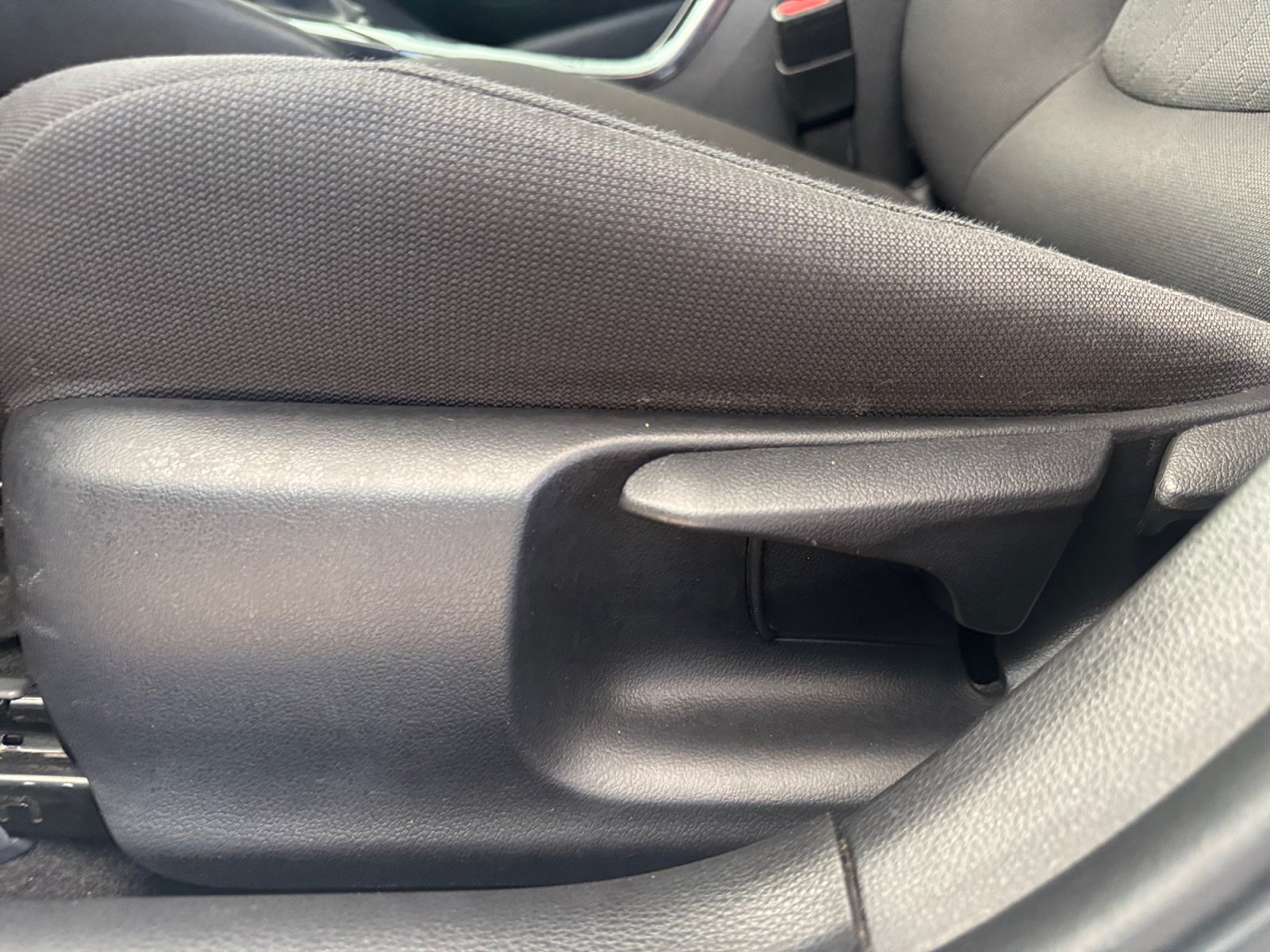 Used 2020 Toyota Corolla LE w/ Carpet Mat Package (TMS) FWD image 10