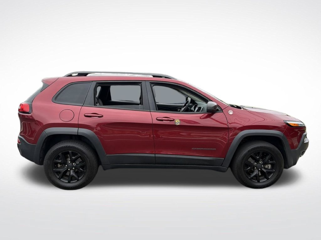 Used 2017 Jeep Cherokee Trailhawk AWD/4WD image 4