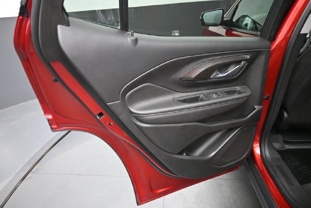 Used 2022 GMC Terrain SLE w/ Driver Convenience Package FWD image 16