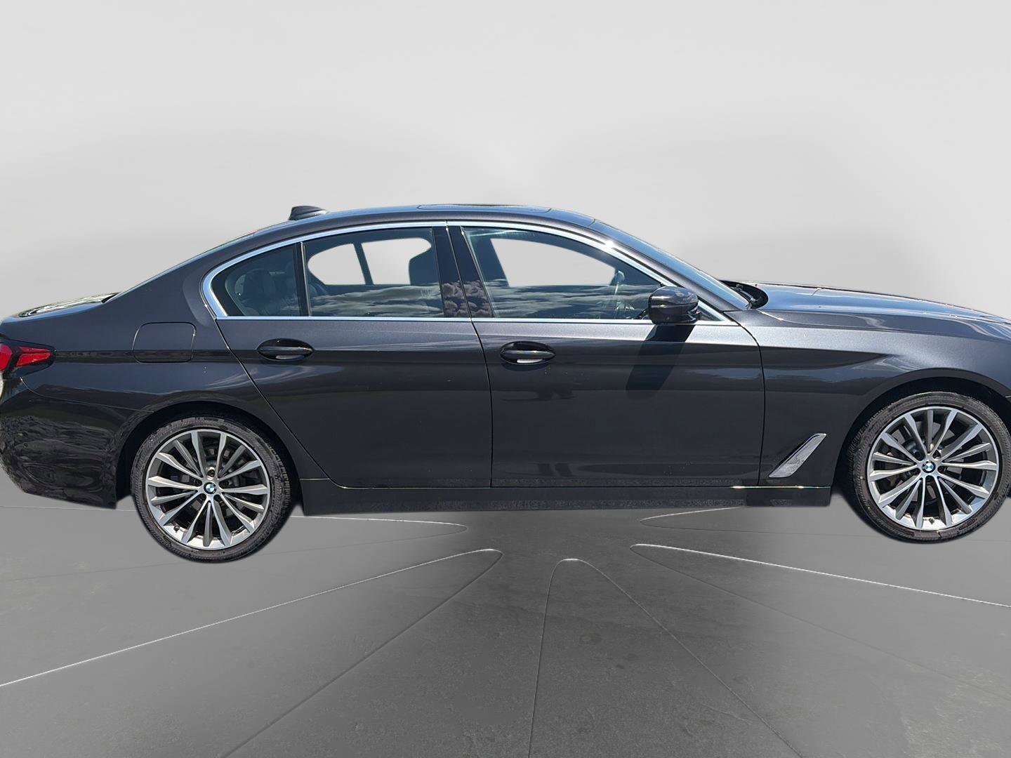 Used 2021 BMW 530i w/ Luxury Seating Package RWD image 4