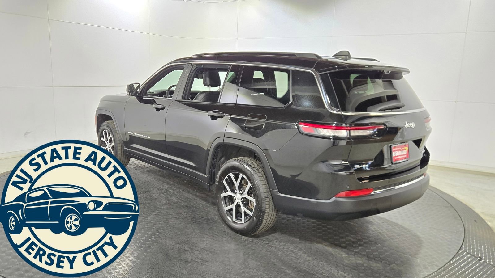 Used 2024 Jeep Grand Cherokee L Limited w/ Luxury Tech Group II image 5