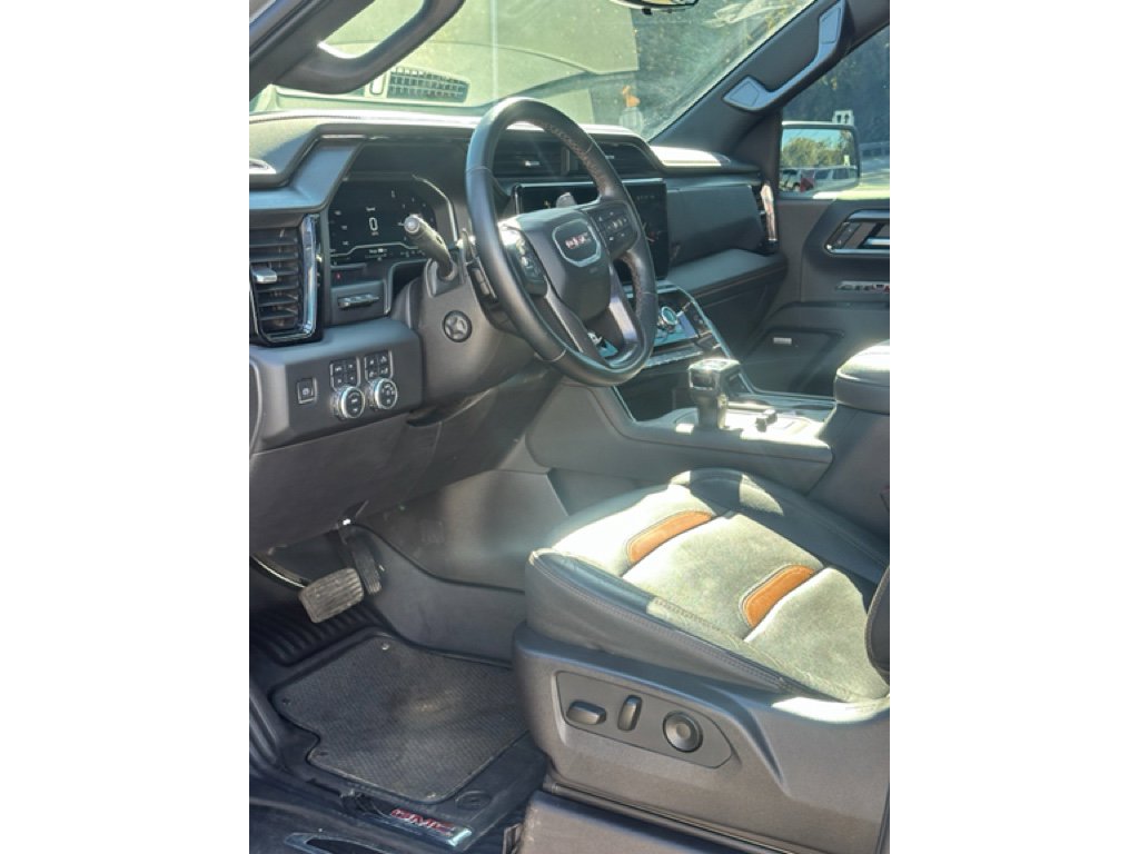 Used 2024 GMC Sierra 1500 AT4 w/ Technology Package image 8
