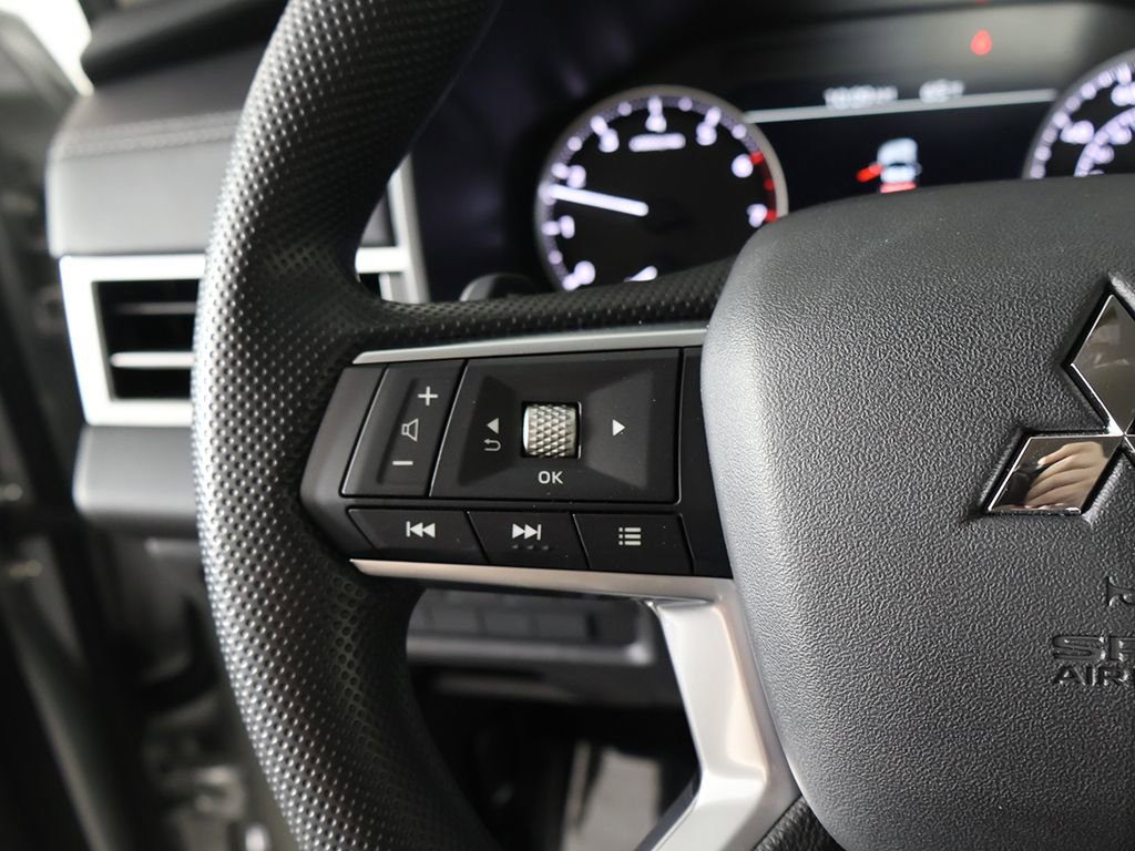 New 2026 Mitsubishi Outlander ES FWD image 37