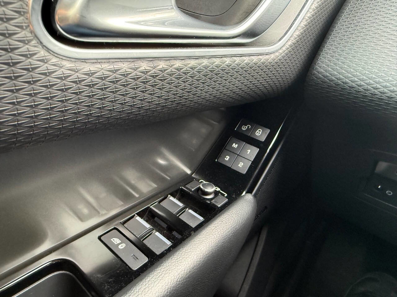 Used 2018 Land Rover Range Rover Velar S AWD/4WD image 14