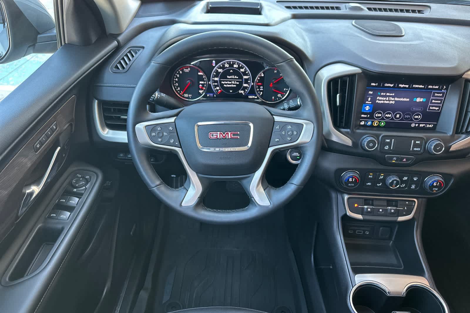 Used 2024 GMC Terrain Denali w/ Denali Premium Package AWD/4WD image 13