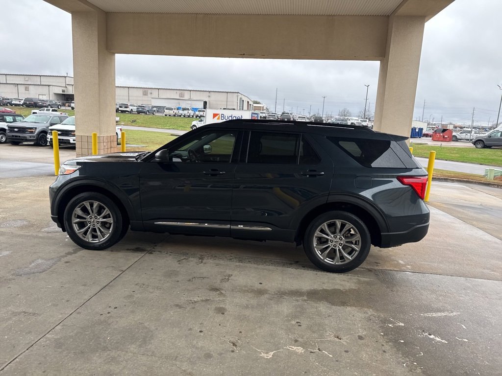 Used 2022 Ford Explorer XLT w/ Equipment Group 202A image 8