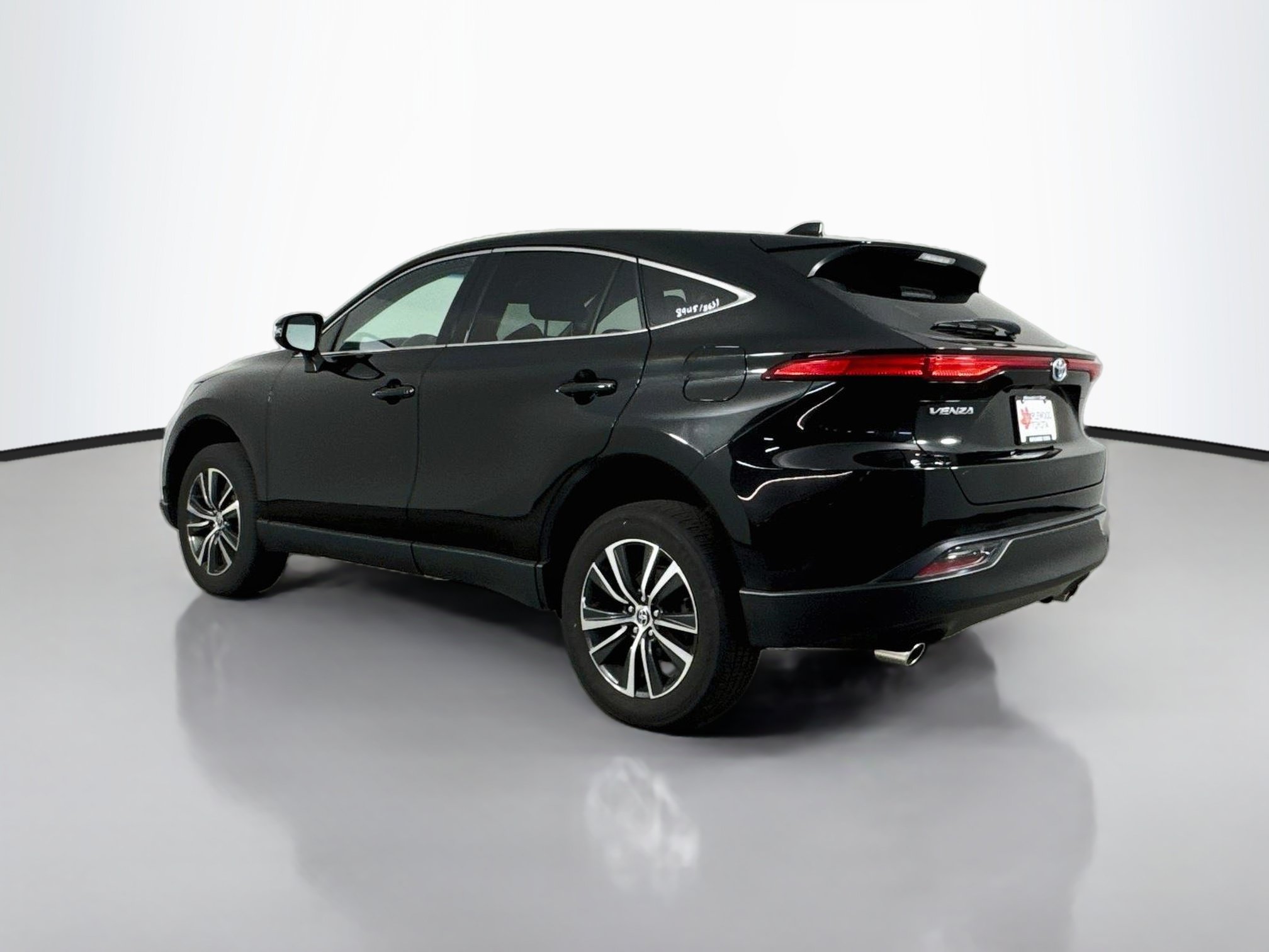 Certified 2024 Toyota Venza LE AWD/4WD image 5