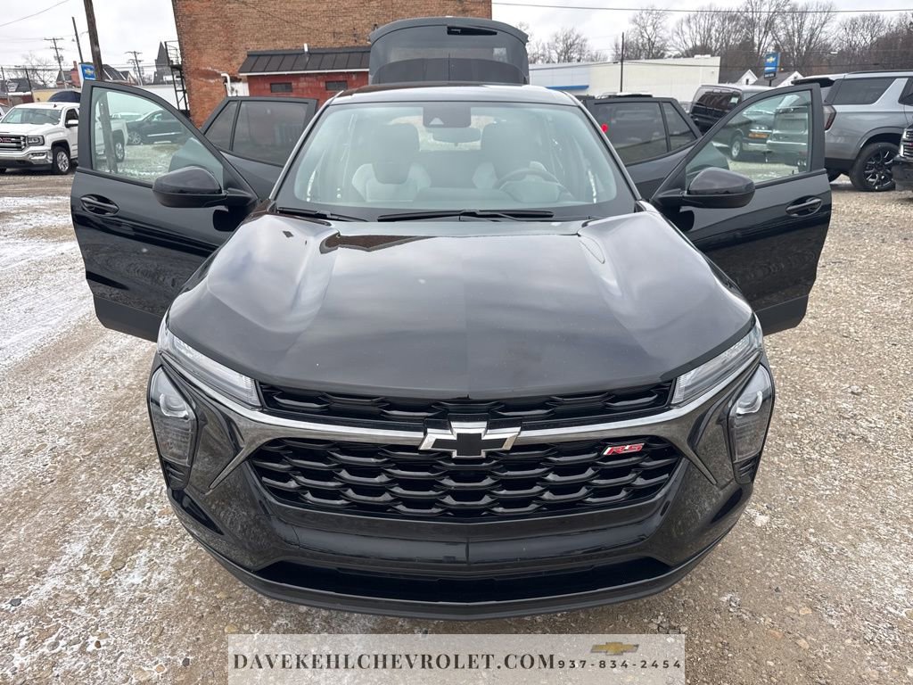 Used 2025 Chevrolet Trax RS w/ Driver Confidence Package image 9