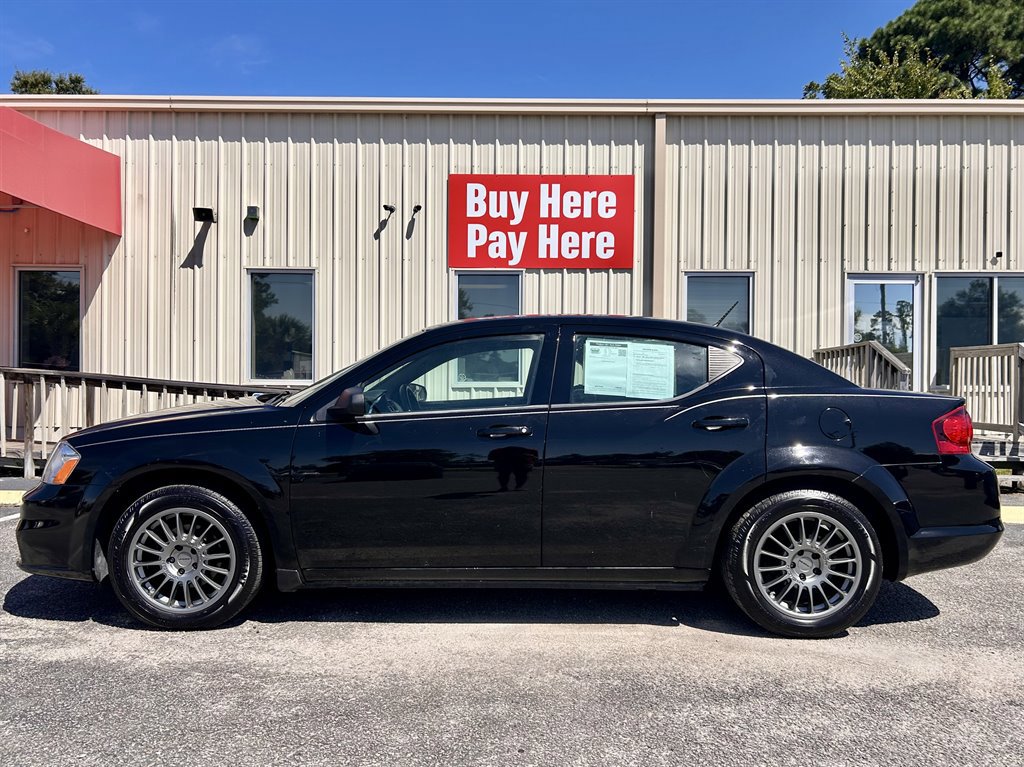 Used 2013 Dodge Avenger SE image 1