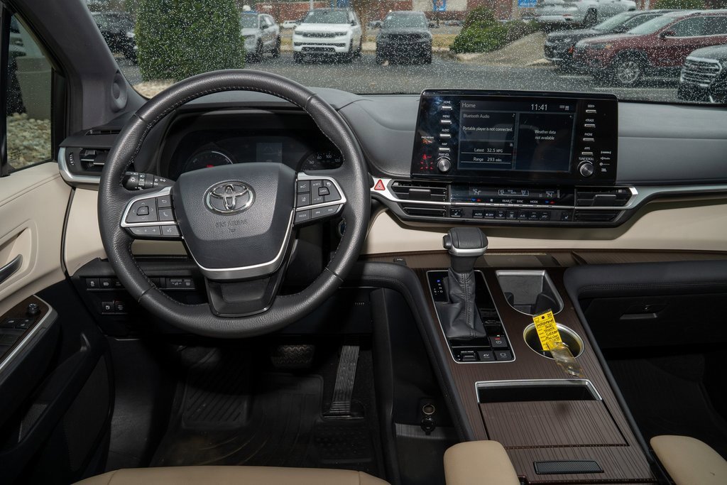 Used 2021 Toyota Sienna XLE image 7