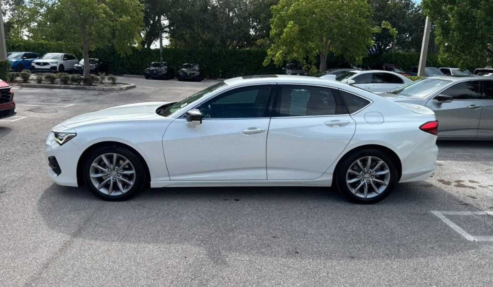 Used 2023 Acura TLX FWD image 11