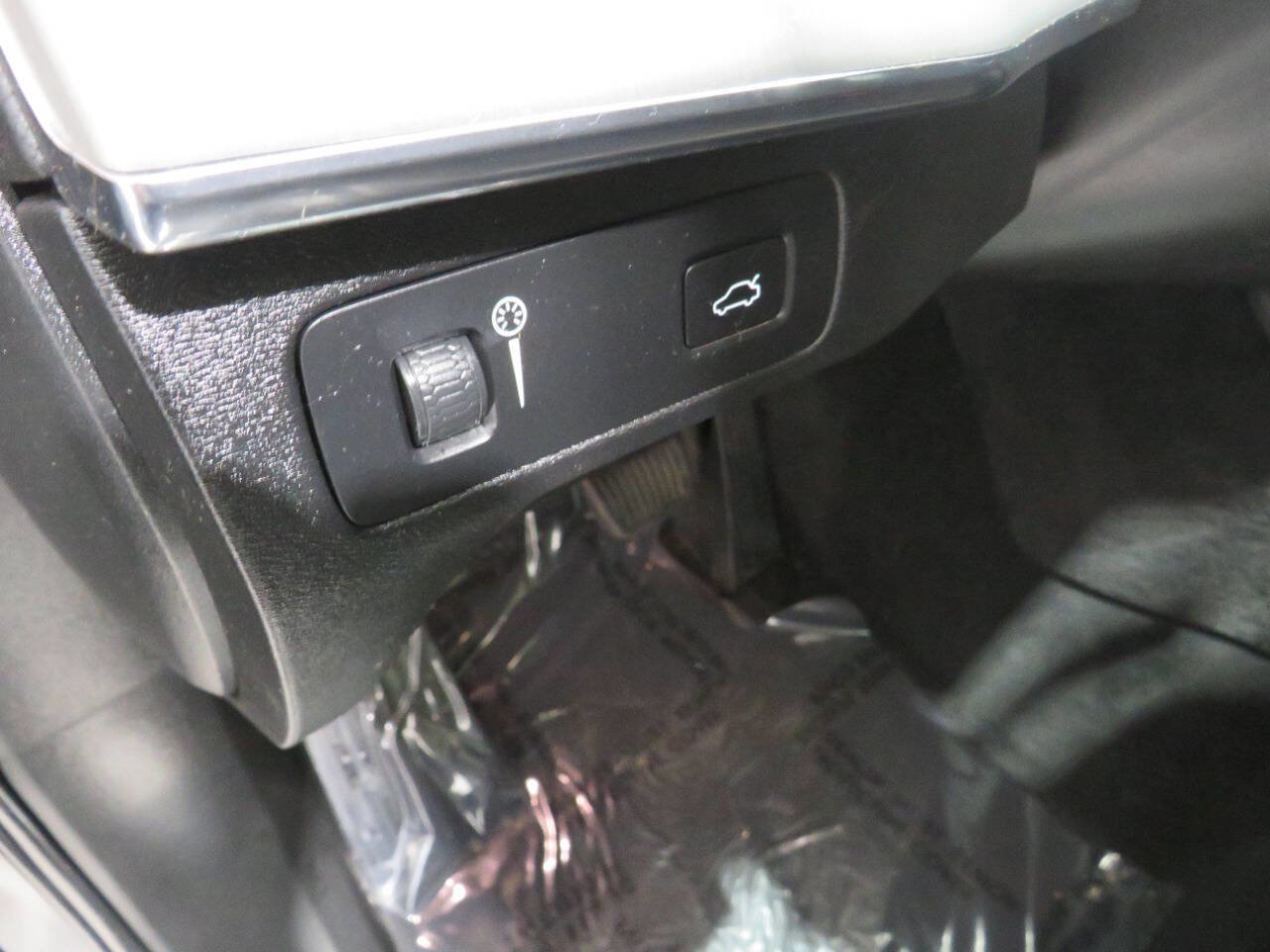 Used 2022 Volvo XC90 T5 Momentum image 27