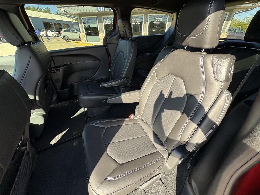 New 2026 Chrysler Pacifica Select image 24