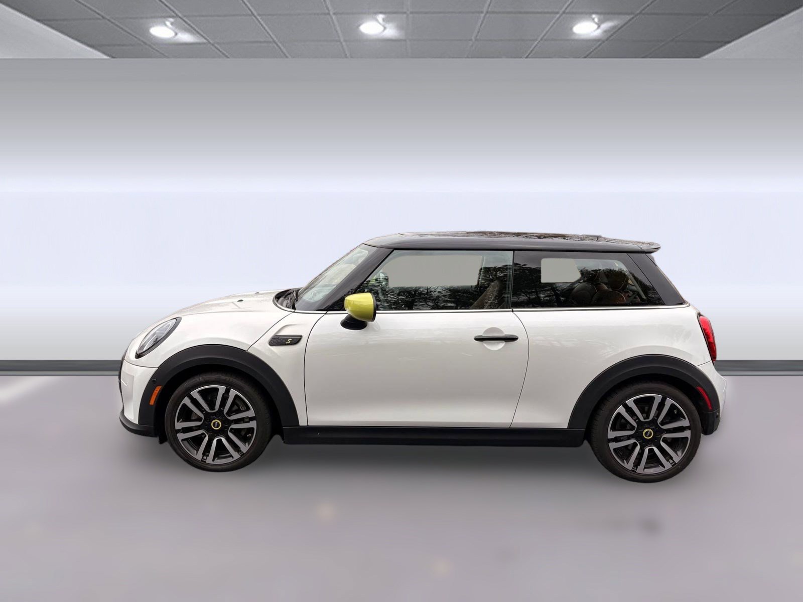 Certified 2024 MINI Cooper SE image 2