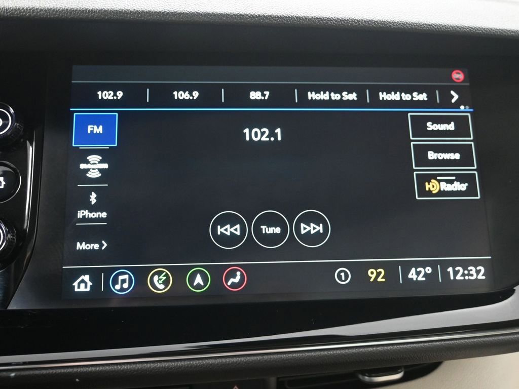 Used 2023 Buick Envision Avenir image 18